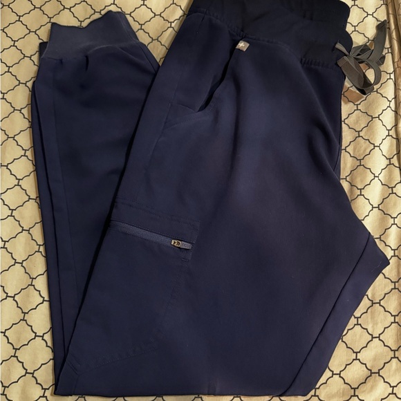 FIGS Zamora Jogger Scrub bottom in M - Picture 4 of 4